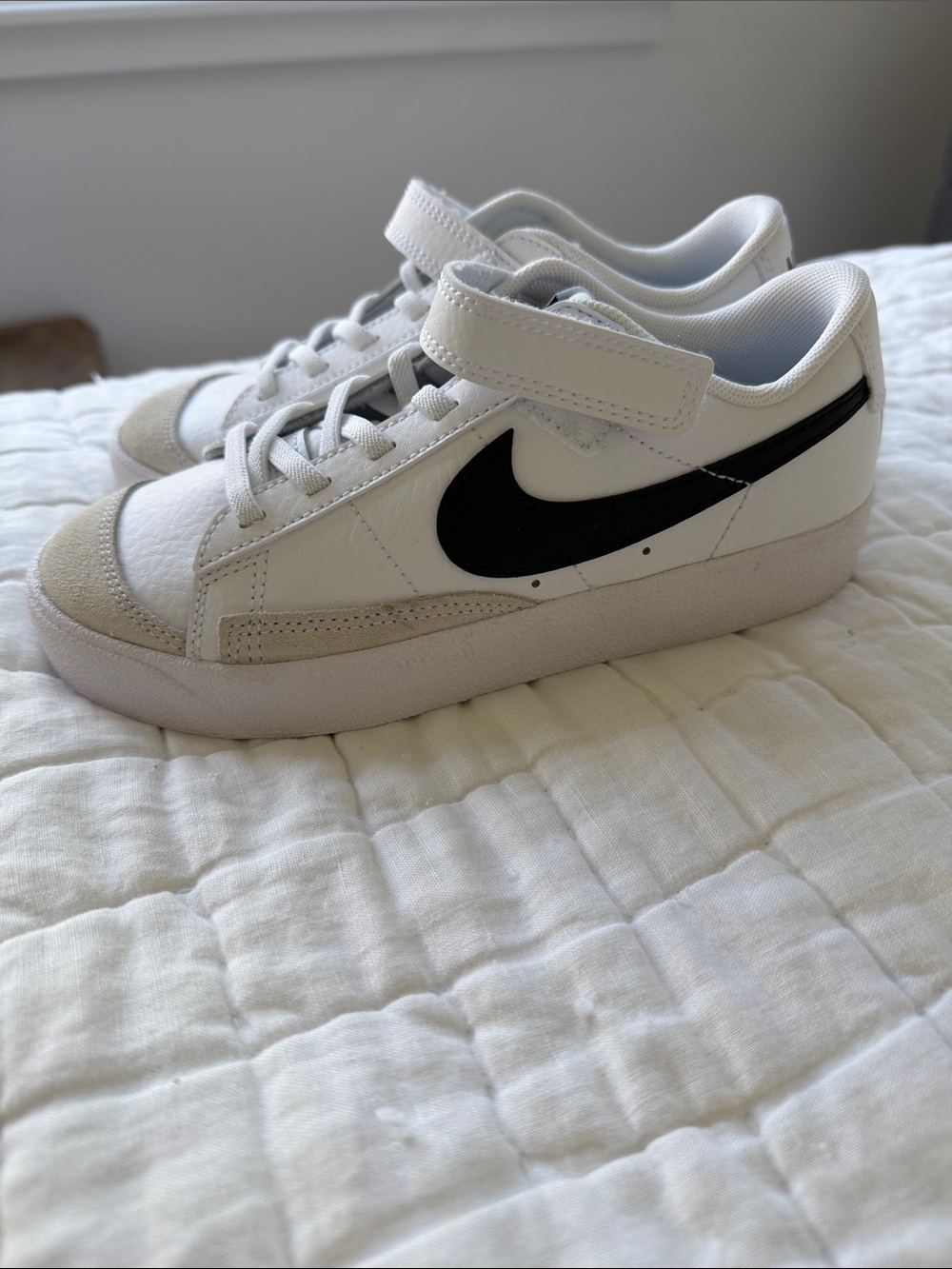 Nike Kids White and Black Low-Top Sneaker with Hook Strap